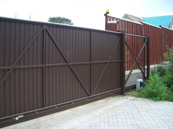 Выбираем комплектующие к откатным воротам