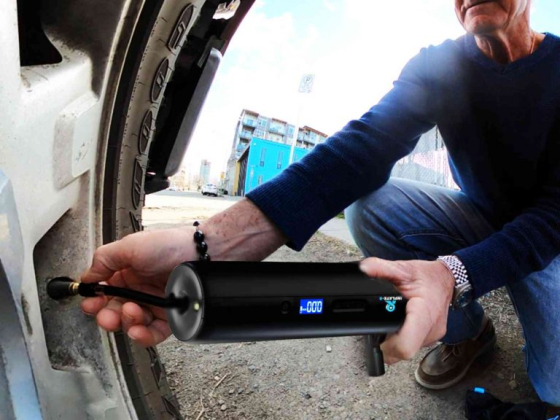 Насос с питанием от аккумулятора накачивает шины автомобилей и мотоциклов без шнуров и ручной накачк