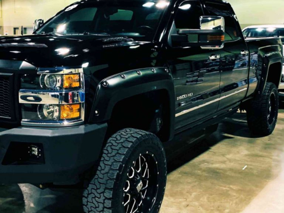 Detailer моет, полирует и покрывает керамику автомобиля за одно применение