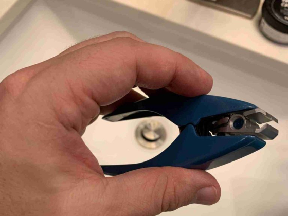 Легко и плавно стрижет ногти