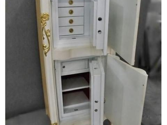 Наш сейф для хранения ценностей обеспечивает максимальную безопасность для ваших драгоценностей