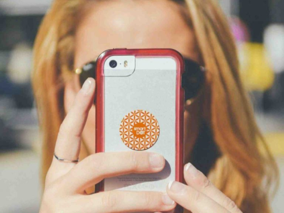 Защищает вас от всех "передающих EMP" устройств (телефоны, компьютеры, Wi-Fi роутеры и т. Д.)