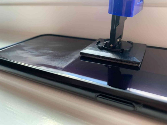 Подушечка Nanotech очищает экраны одним движением